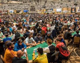 Îmbunătățește-ți rata de succes în turnee de poker jucând cât mai corect în primele faze!